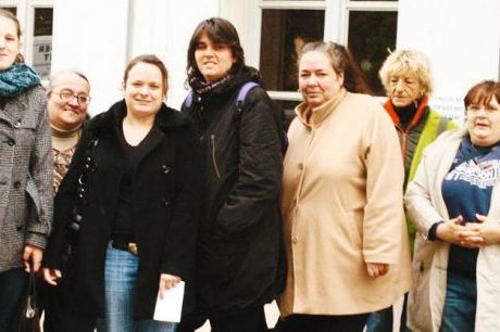 De g. à d. : Priscilla, Gislaine, Alison, Sandra, Céline, Danièle, Fabienne, les sept Béglaises qui participent à l'aventure. photo r. f.