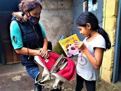 A Street Library keeps kids connected © ATD Fourth World A Street Library keeps kids connected © ATD Fourth World